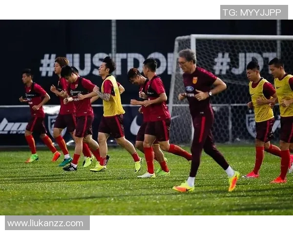 中国队迎战叙利亚全力争胜期待精彩对决展现足球魅力与团队精神 中国队迎战叙利亚全力争胜期待精彩对决展现足球魅力与团队精神